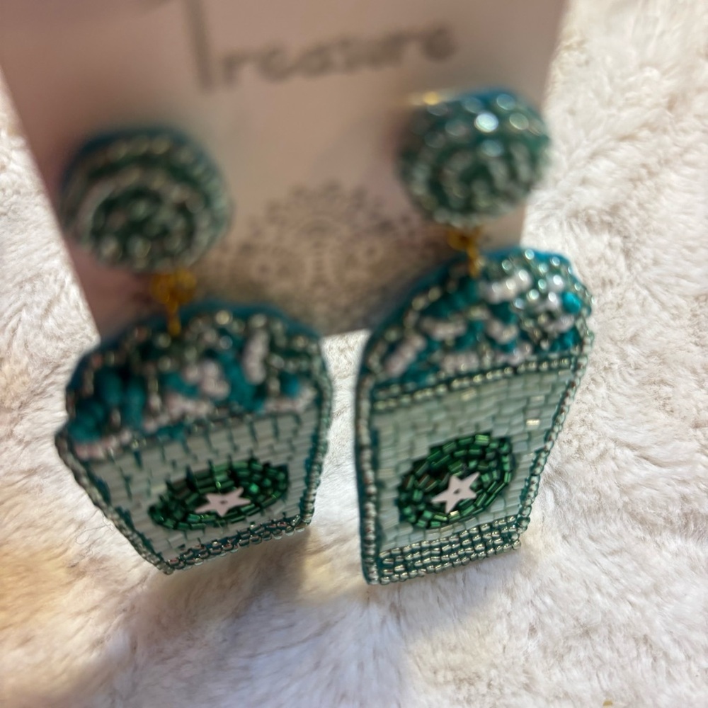 NEW Earrings Coffee Cups Seed Beaded Green White Teal Stars Felt Back Starbucks - Picture 7 of 9